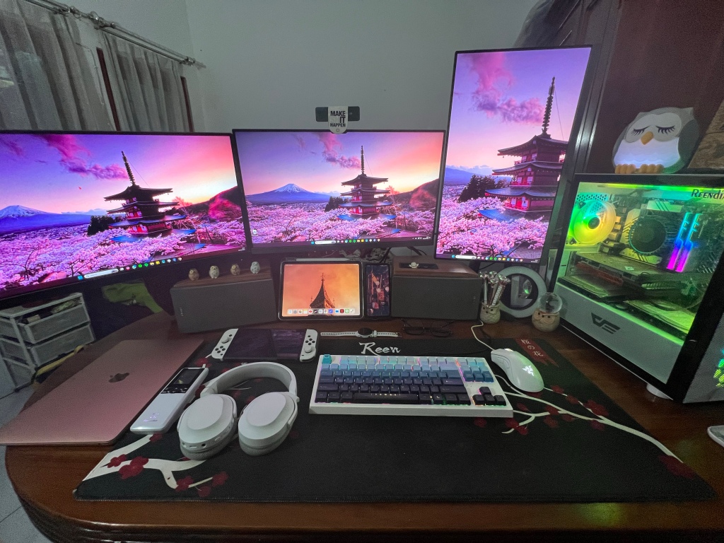 1 or 2 Monitors Are Not Enough, You Need 3!